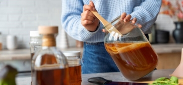 TOP 5 beneficii ale kombuchei pentru sănătatea noastră